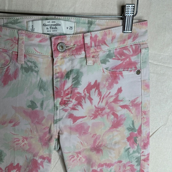 Abercrombie & Fitch Pink Floral Print Denim Jeans Size 0 - Picture 3 of 8